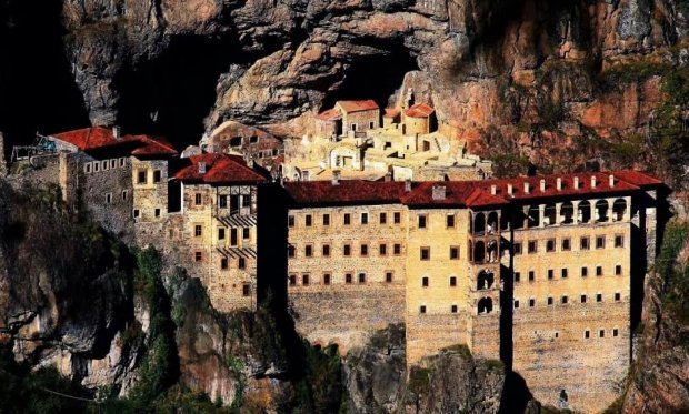 Die Geschichte des Sumela-Klosters mit seiner einzigartigen historischen Struktur